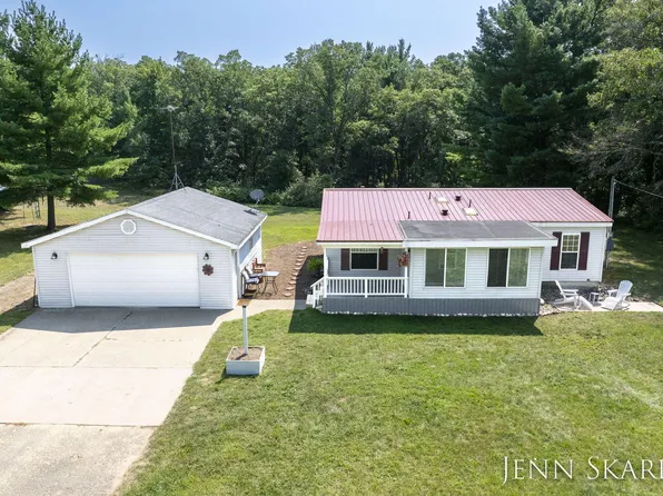 424 E Pine Ridge Trl, Newaygo, MI 49337