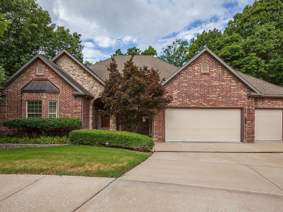 1st image of 1302 NE Fairwinds Dr