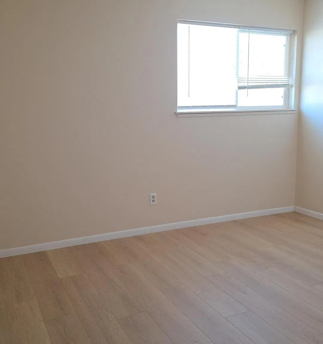 Riverton Manor — Photo 3