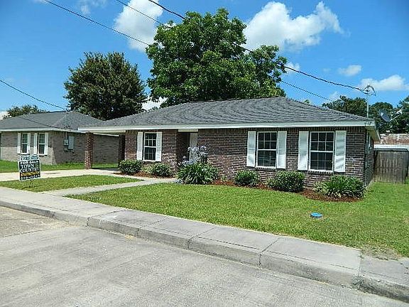 4th image of 182 Garnet St