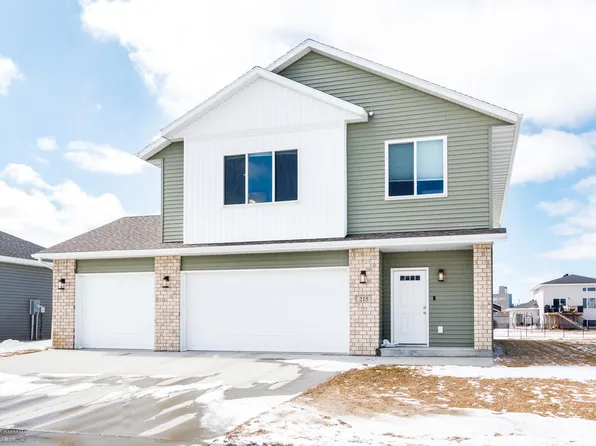 215 6th St E, Horace, ND 58047