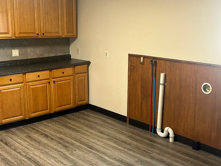 617 N Main St — Photo 5