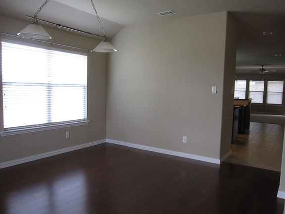 3rd image of 916 Hawk Valley Dr