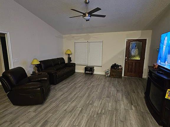 3rd image of 854 Fisher Rd