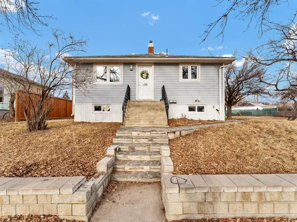 198 S 1st St NE, Medicine Hat, AB T1A 5K3