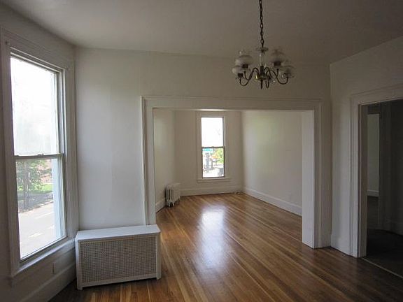 4th image of 598 East St