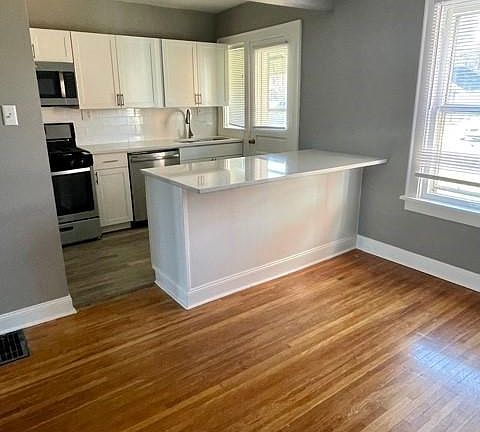 5th image of 1689 Glenn Ave