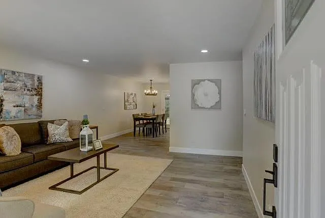 647 S Jasmine Way — Photo 3