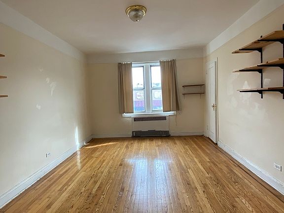 5th image of 585 E 16th St APT 2e