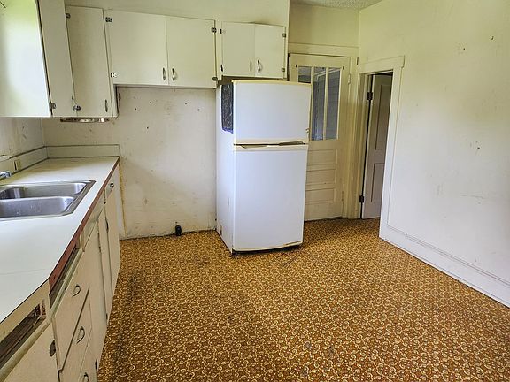4th image of 228 Gwyn St