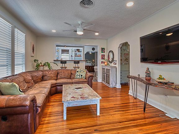 2nd image of 204 N Gomez Ave