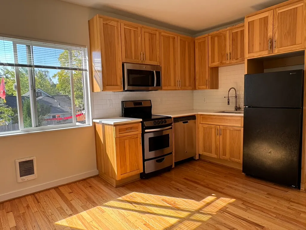 1 bed, 400 sqft, $1,350 — Photo 4
