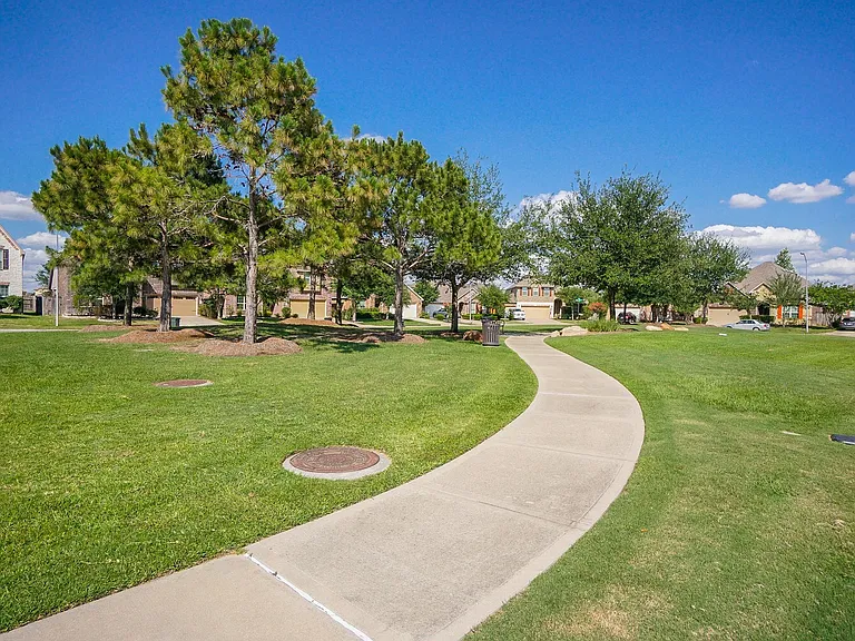 28515 Pleasant Forest Dr — Photo 32