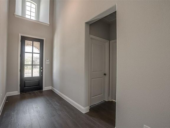 4th image of 766 Harrington Ln