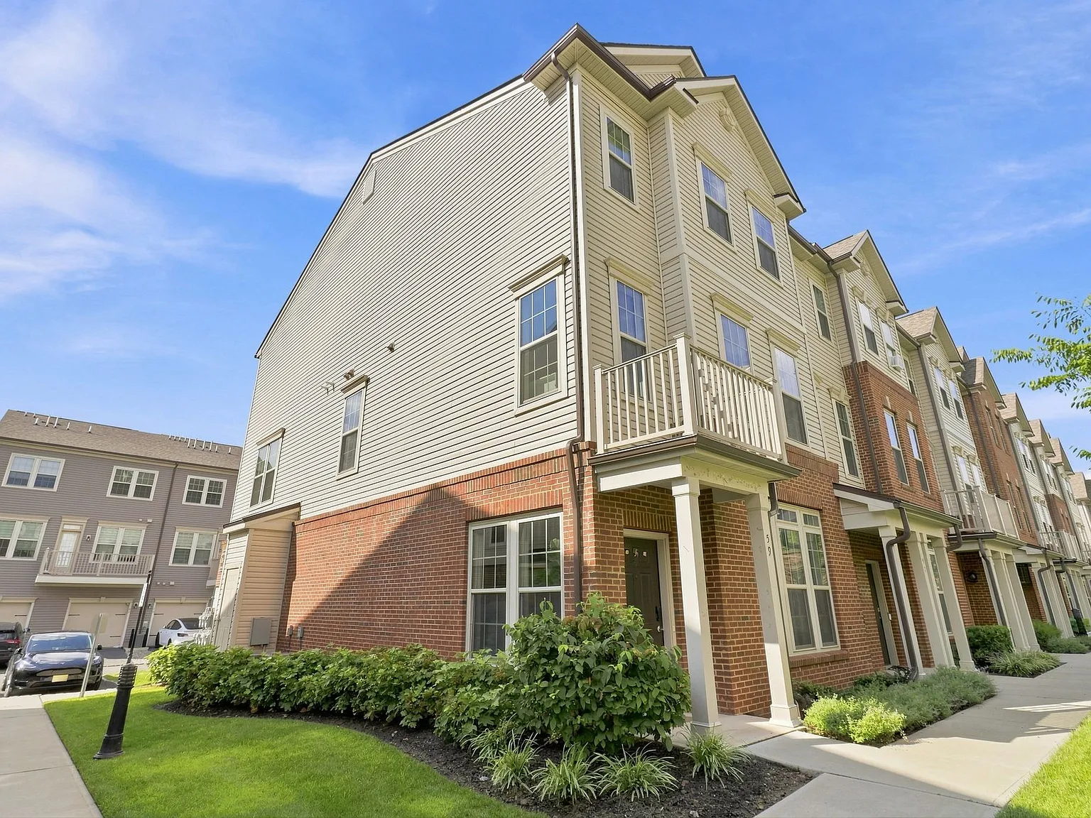 2 bed, 1250 sqft, $3,700 — Photo 3