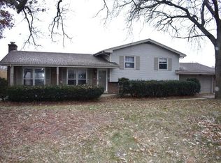 220 Orchard Ave, Oswego, IL