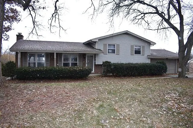 220 Orchard Ave photo 1