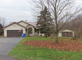 6786 Henkle Rd, Lyons, NY 14489