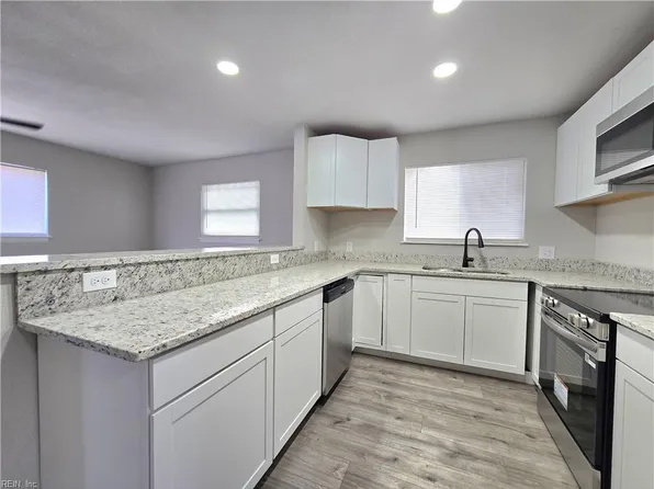 651 26th St, Newport News, VA 23607