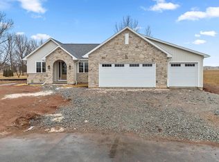 3763 Edwina Dr, De Pere, WI 54115