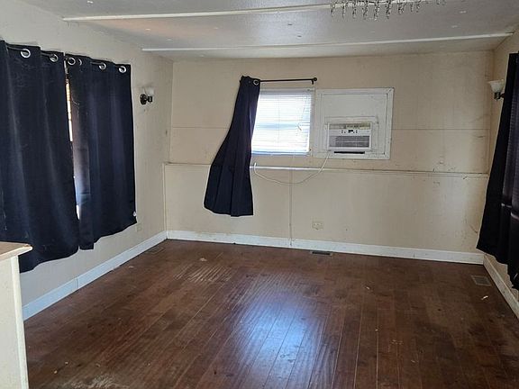 3rd image of 1105 Kellogg Ave