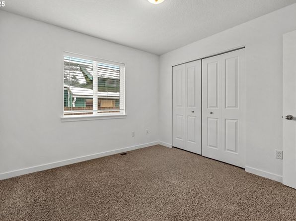 salem-oregon-2101567058 picture