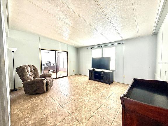 2nd image of 225 N Saint Thomas Cir