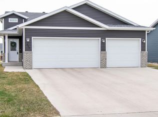 320 6th St E, Horace, ND 58047