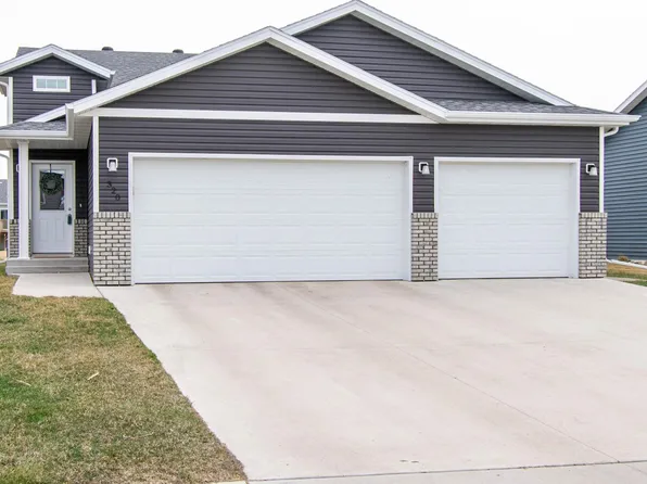 320 6th St E, Horace, ND 58047