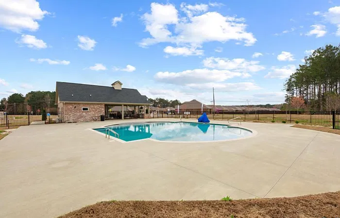 6 bed, 3.0 bath, 3144 sqft, $3,650 — Photo 3