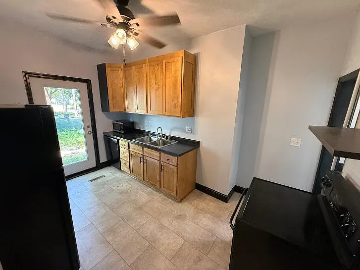 923 Sherburne Ave #1 — Photo 4