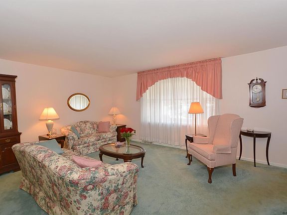 4th image of 166 Williamsburg Ct