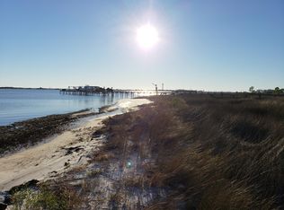 220 Tecumseh Ln, Mary Esther, FL 32569