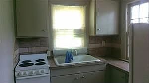 2nd image of 210 Alcorn St #B