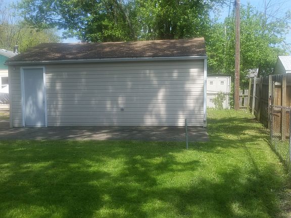 4th image of 2929 Riverview Ln