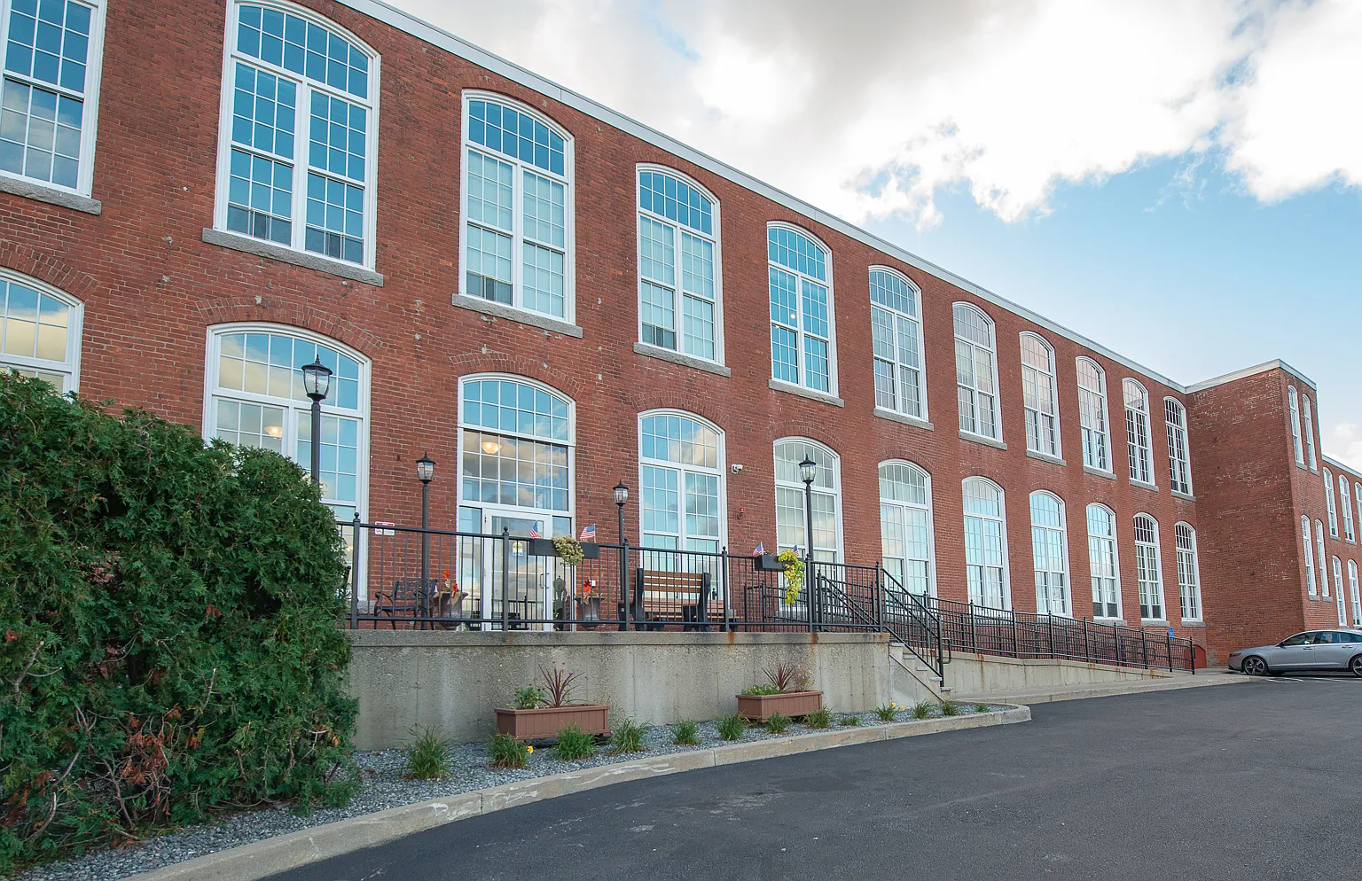 Victoria Riverside Townhouse Lofts — Photo 3
