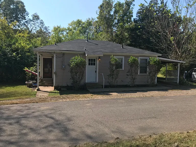 907 Riddell St — Photo 1