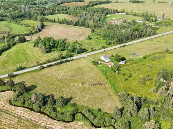 Highway 2, Masstown, NS B0M 1G0