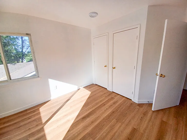 Parkhill Apartments — Photo 33