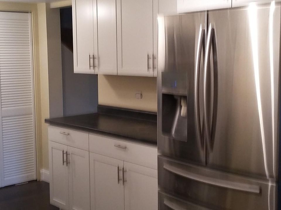 Completely remodeled stainless appliances. 4 door stainless