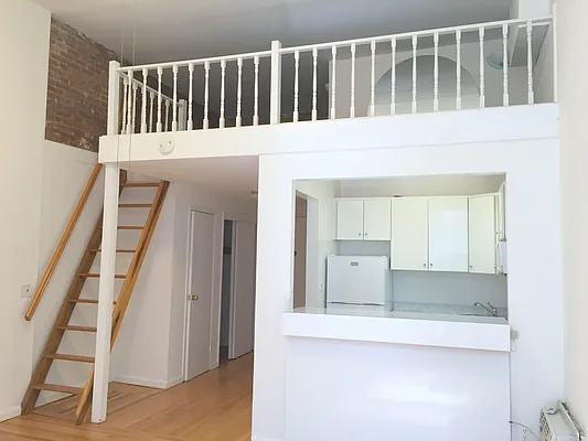 Rented by Salizzoni Realty | media 18