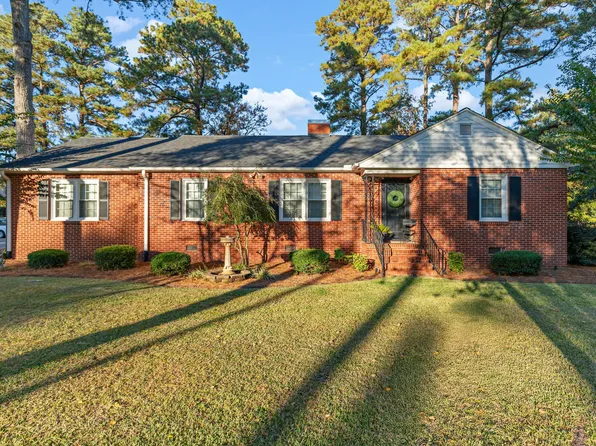 1006 W Divine St, Dunn, NC 28334