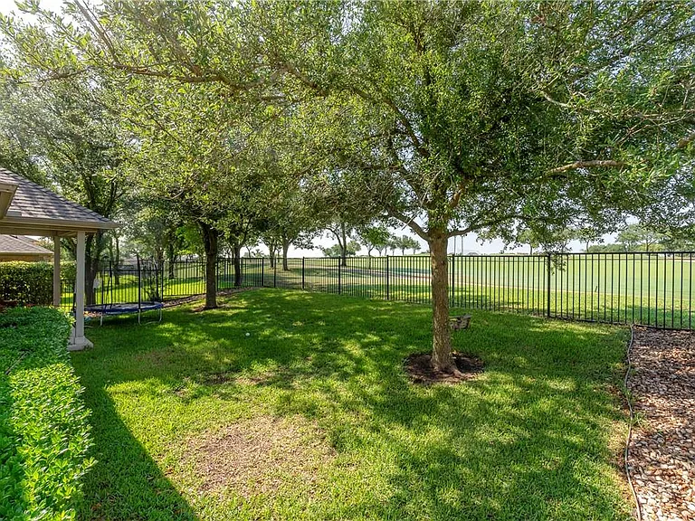 1601 Greenside Dr — Photo 13