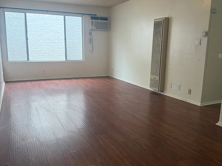 1025 N Mariposa Ave #8 — Photo 5