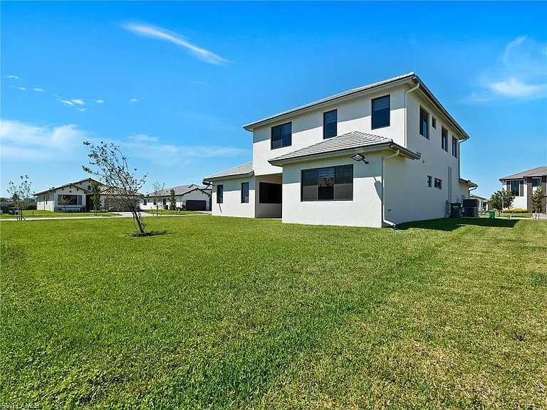 5126 Penella Ave — Photo 42