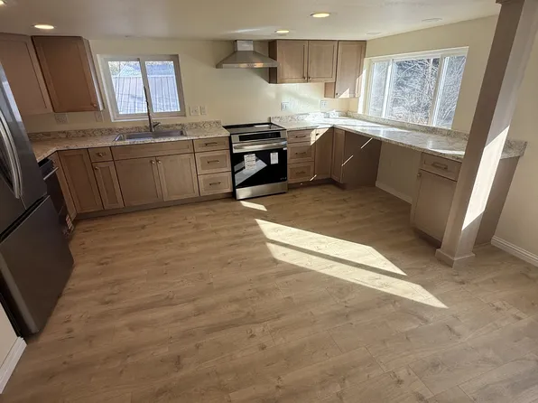 5933 Shasta Ave #B, Dunsmuir, CA 96025