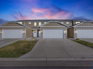 5812 S Whisper Creek Pl, Sioux Falls, SD 57108