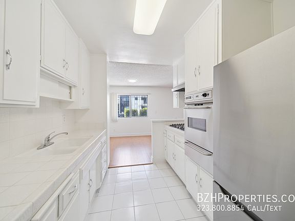 4th image of 956 N Croft Ave #104