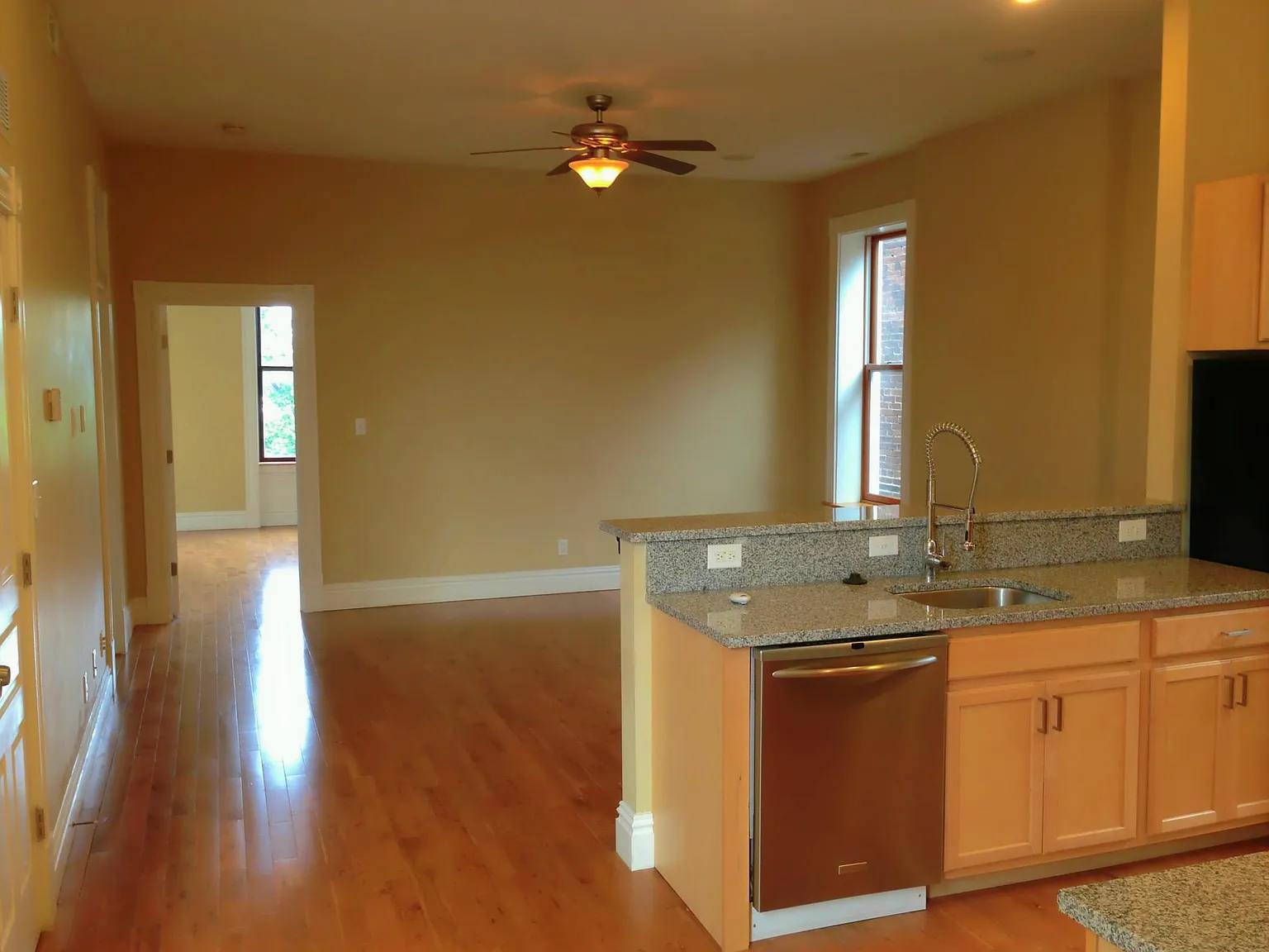 1 bed, 850 sqft, $895 — Photo 1