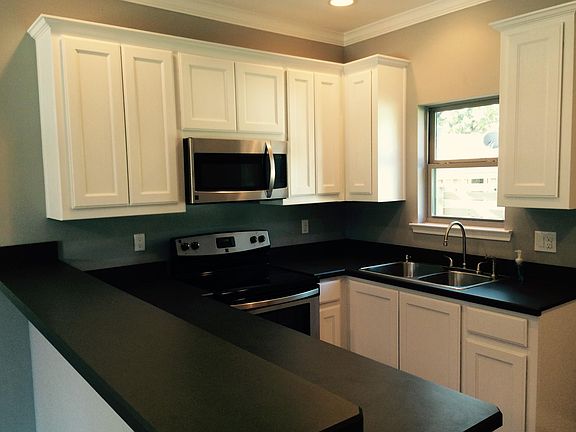 3rd image of 4105 Lakewood Dr